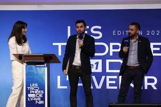Sur scène, lors de la cérémonie des Trophées de l'Avenir